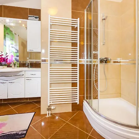 Awesome In With Outdoor Swimming Pool *